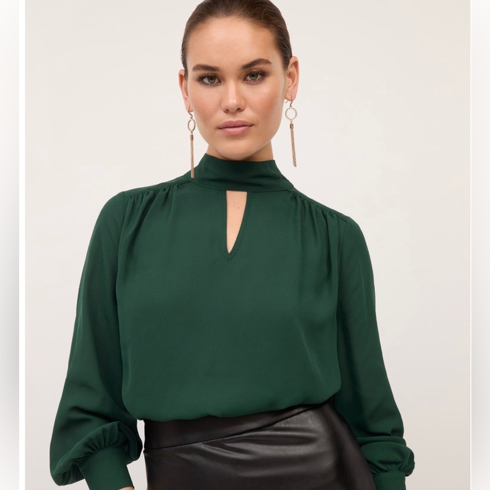 Green key hole blouse. NWT: